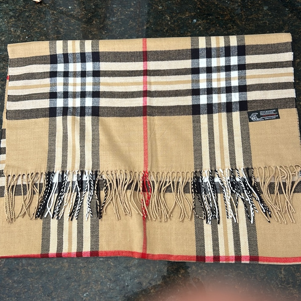 NWOT Plaid Scarf